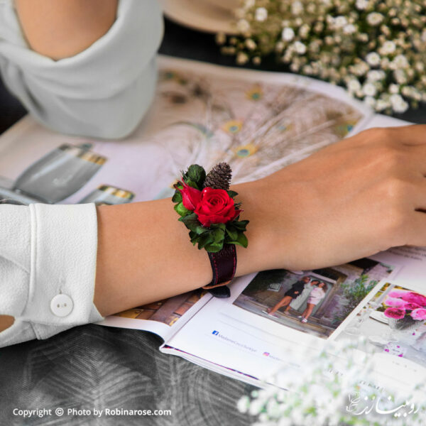 اکسسوری دستبند چرمی با گل رز جاودان