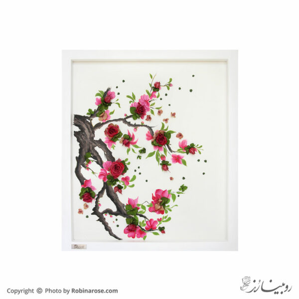 نقاشی روی پارچه کلاژ شده با گل‌های رز جاودان