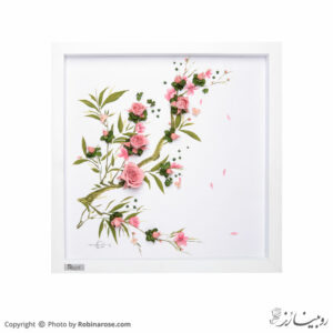 نقاشی روی پارچه کلاژ شده با گل‌های رز جاودان