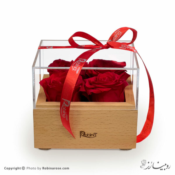 باکس گل جاودان روبینا رز با چهار عدد گل رز هلندی دستچین شده